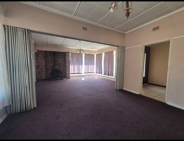 4 BEDROOM HOUSE FOR SALE IN VANDERBIJLPARK CW 5